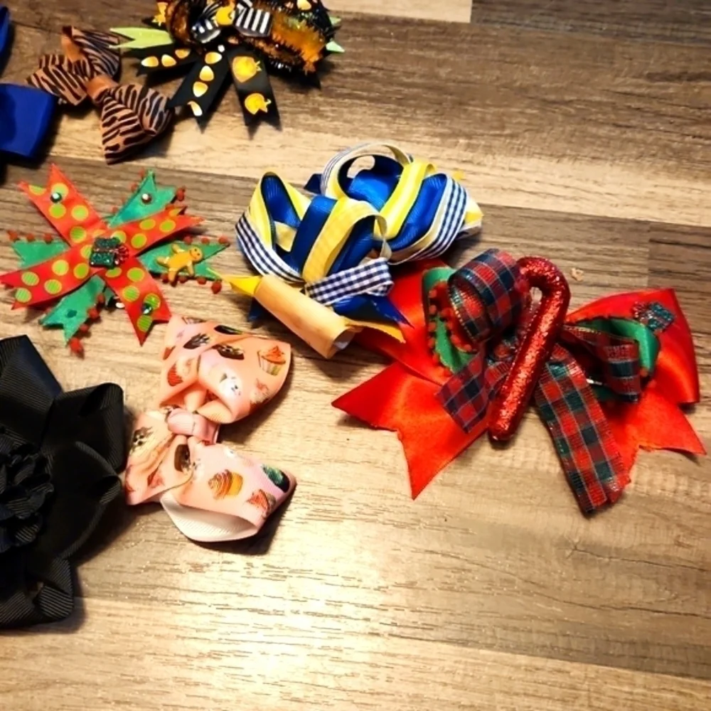 HAIRBOWS 22 Little Girls' Clip Hairbows. Several Have Ouchless Covered Clip.